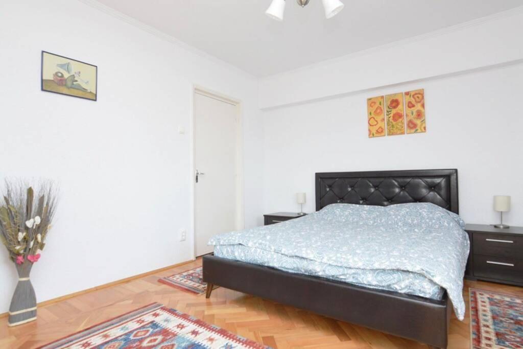 Ferienwohnung Apartament Ultracentral Piata Unirii Bukarest Exterior foto